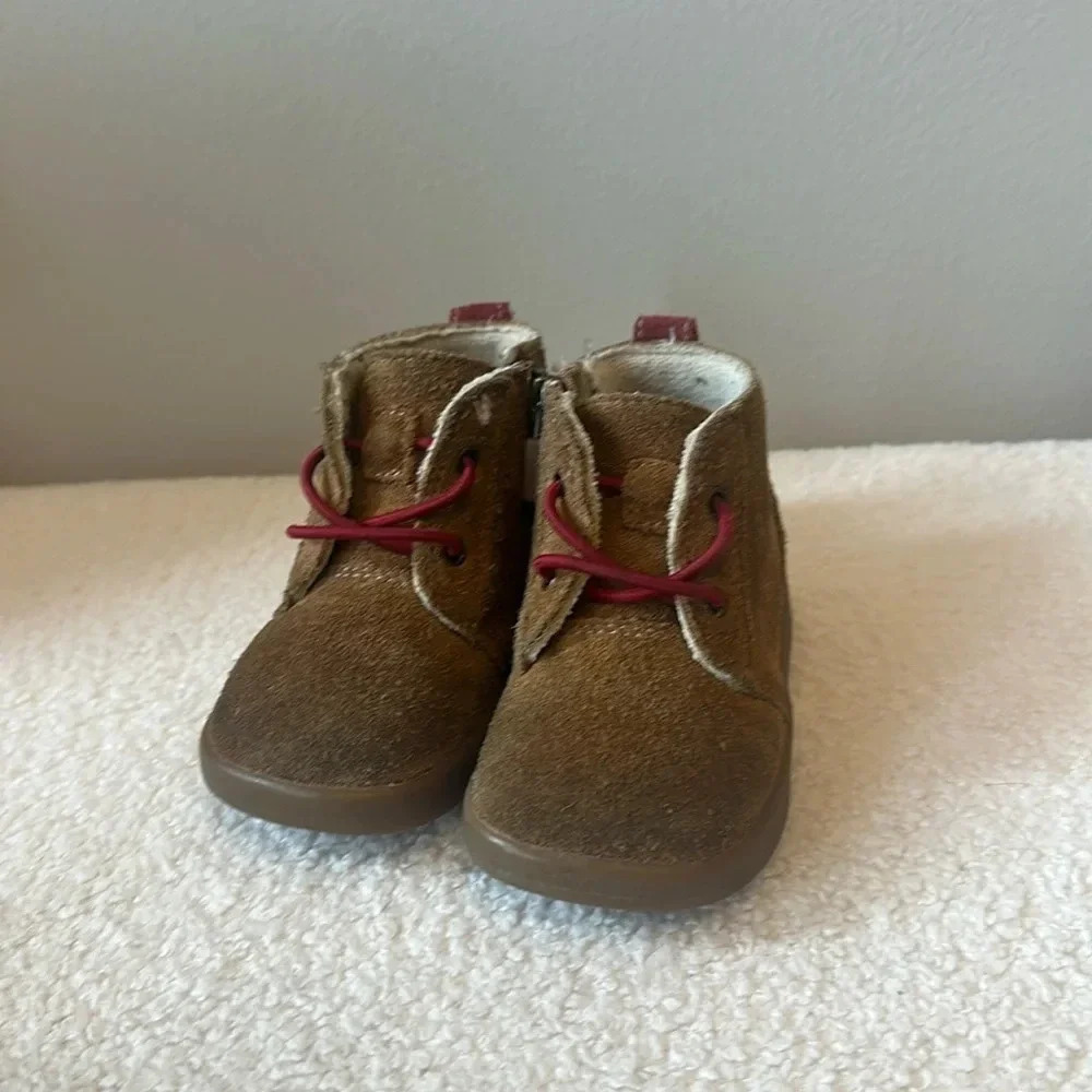UGG Chukka Boot infants Size 4/5 GUC